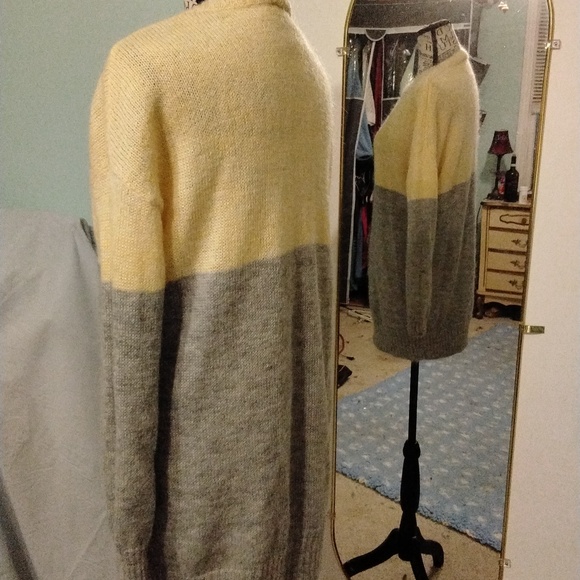 Women's NWOT Gap Yellow/gray  Mohair/acrylic oversized sweater size XS - Picture 3 of 4